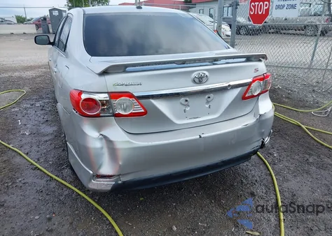 2011 Toyota Corolla S z USA, uszkodzony, nr VIN 2T1BU4EE4BC577552